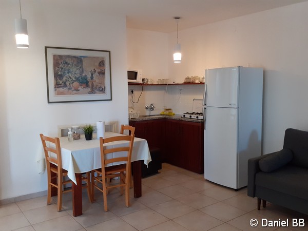 ירדן סלון מטבחון ופינת אוכל